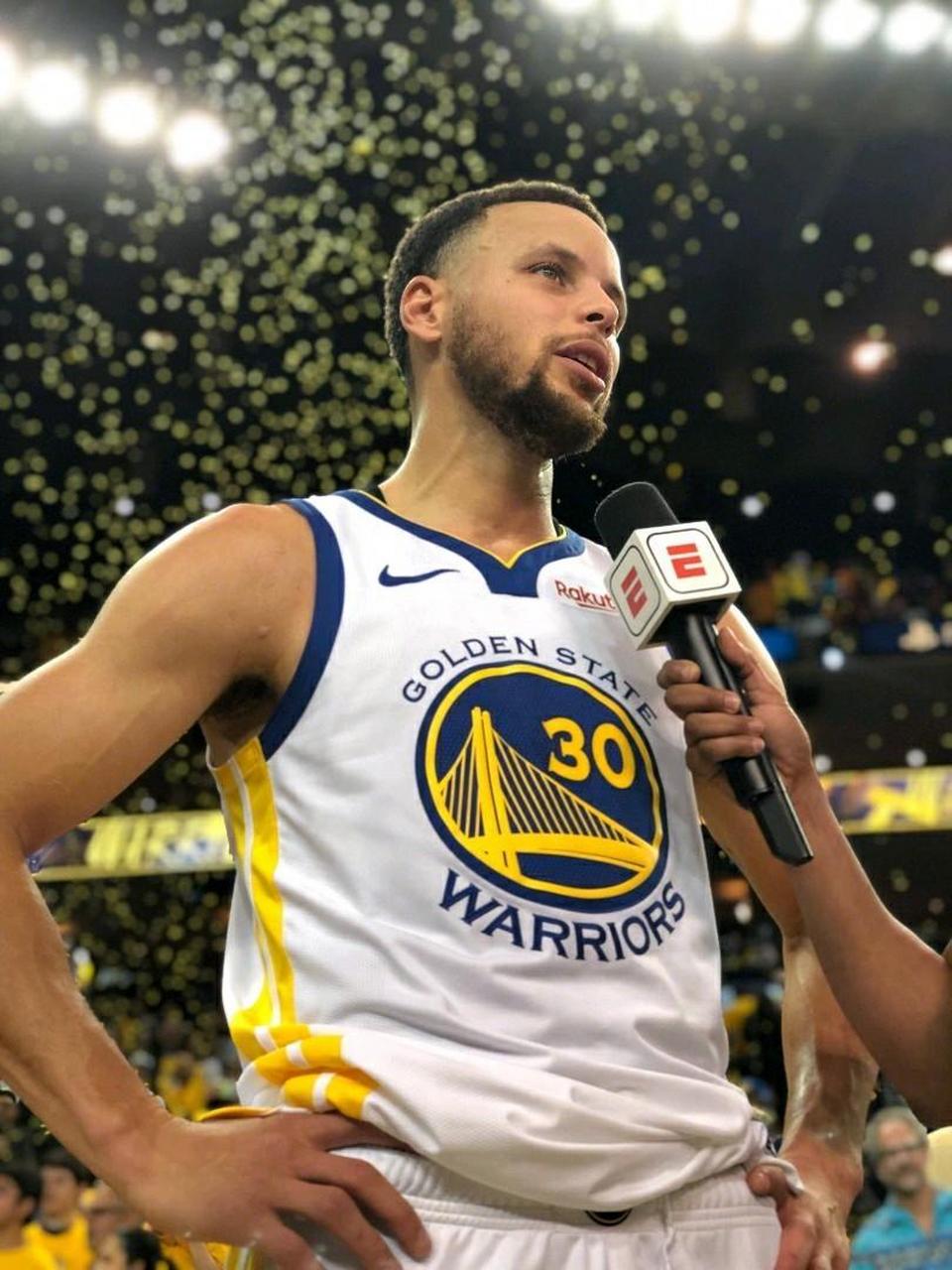 深圳队逆转76人，米切尔状态火热