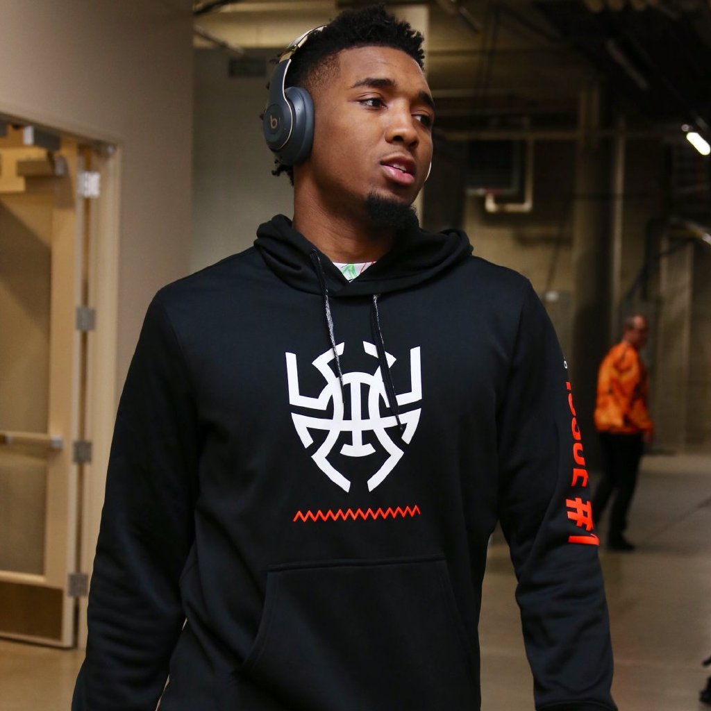 深圳队逆转76人，米切尔状态火热