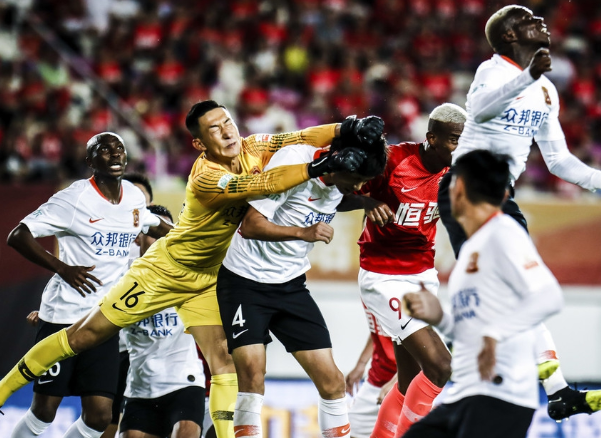 战火再起：国安对恒大展开较量