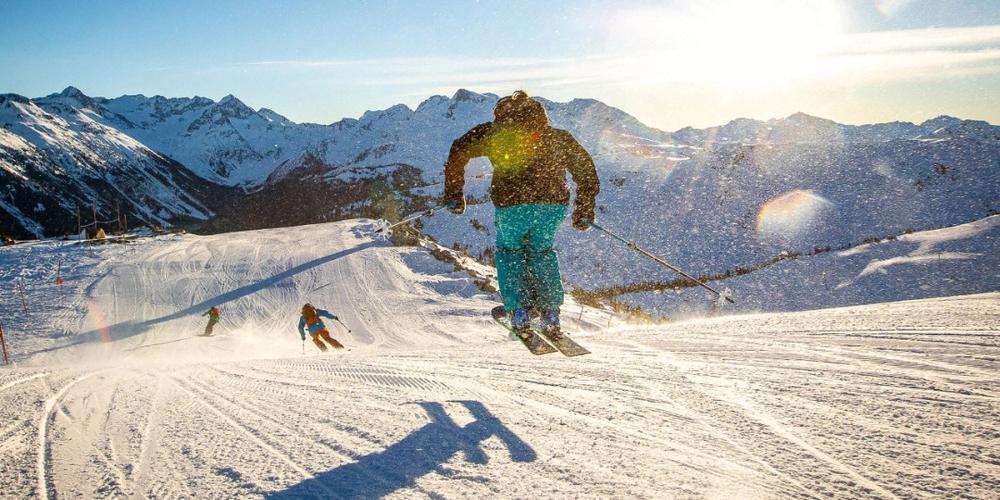 瑞士滑雪名将夺下两枚金牌，称霸赛场