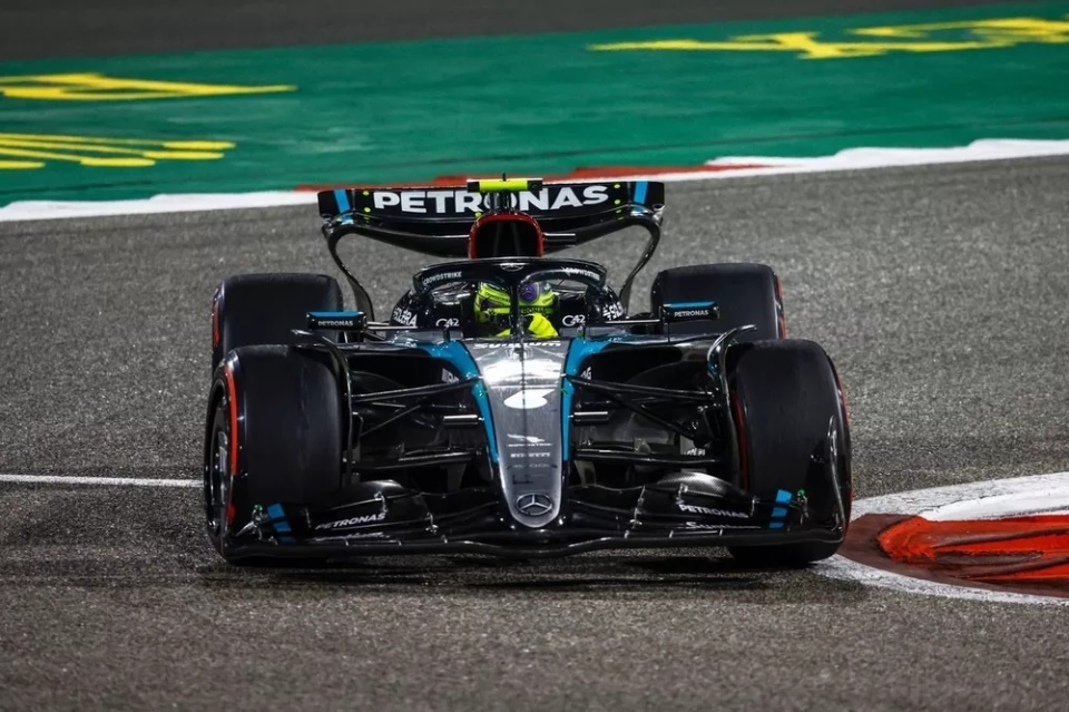 梅赛德斯绝杀雷诺车队,汉密尔顿惊艳四座 梅赛德斯绝杀雷诺车队,汉密尔顿惊艳四座