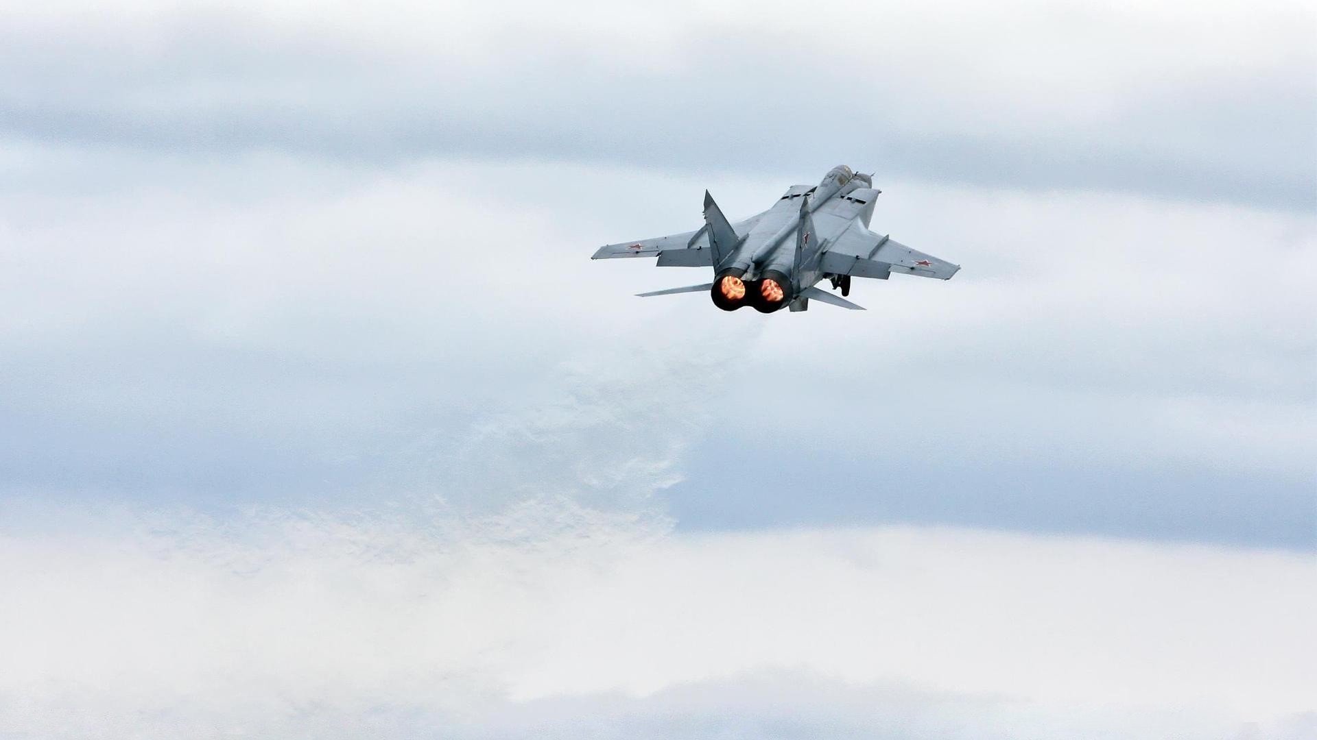 当拉梅洛的魔法失效，鹈鹕的团队洪流如何吞噬奇才的孤星幻想