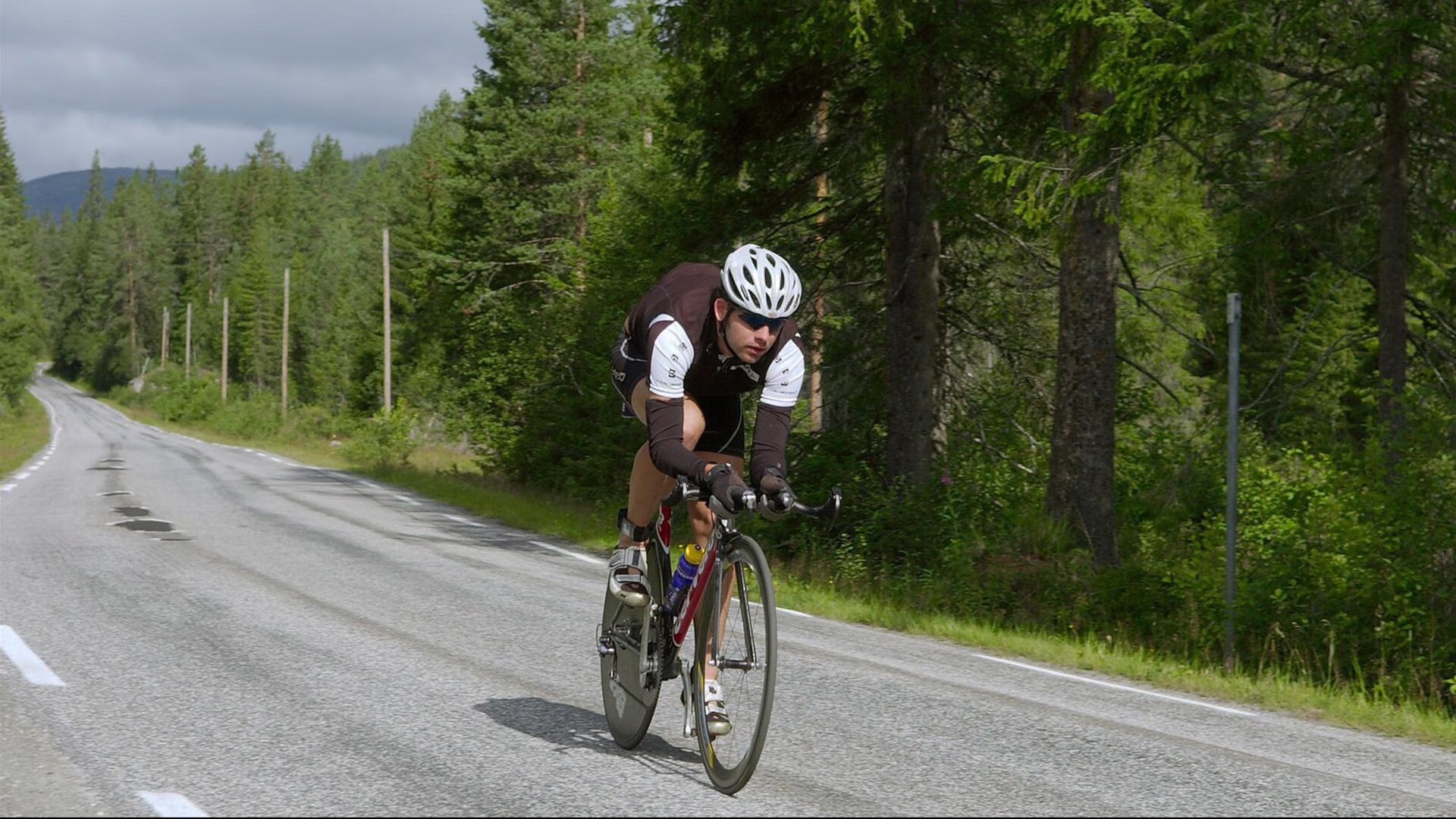 撕裂长空，贝恩一锤定音，老鹰主场擒马刺