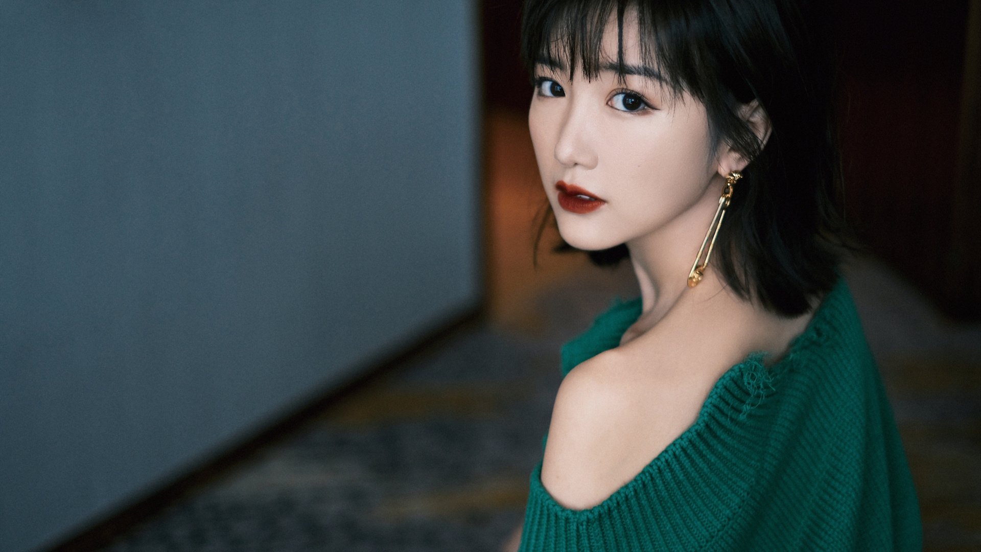 雄鹿三节击溃独行侠，另一战场杰伦格林加冕硬仗之王？