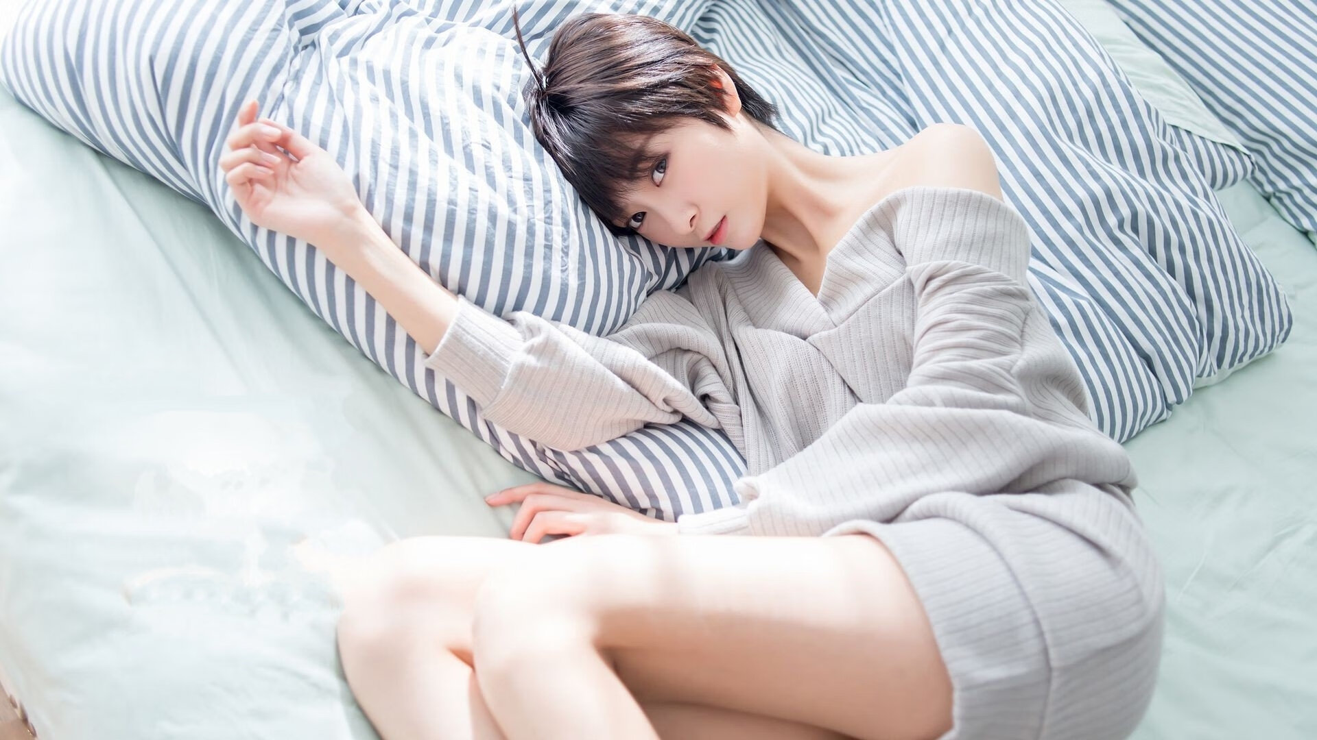 东决之夜，戈贝尔举起哑铃，当全世界等待他失声，他递上了最沉静的轰鸣